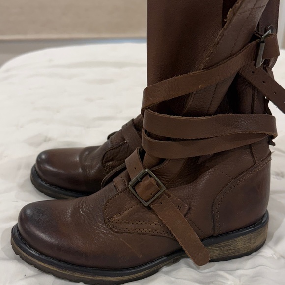 Steve Madden Dark Brown Lace-Up Leather Boots - Picture 2 of 8